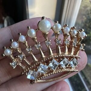 VTG Royal Crown Brooch Pin 1.75"‎ Faux Pearls Clear Rhinestones Gold Plated MCM